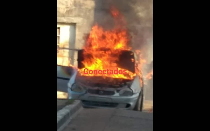 Fue a cambiar de filtros y se le prendió fuego el auto