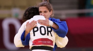 paula-pareto-saludando-a-su-rival-luego-de-su-derrota-en-los-juegos-olimpicos-de-tokyo-2020-1208859