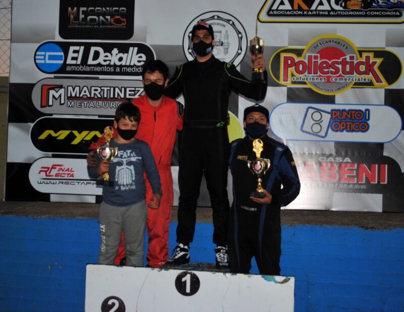 En el autódromo | FUE UNA FIESTA DEL KARTING