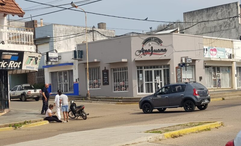 Accidente de tránsito entre un auto y una moto