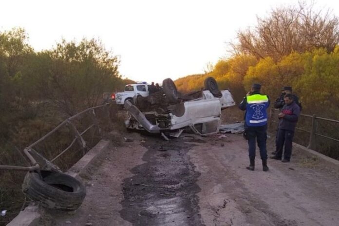 Federal: Fueron trasladados al hospital con graves lesiones tras volcar su camioneta