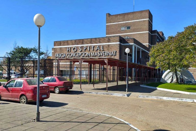 Un motociclista terminó en el Masvernat luego de impactar contra un colectivo