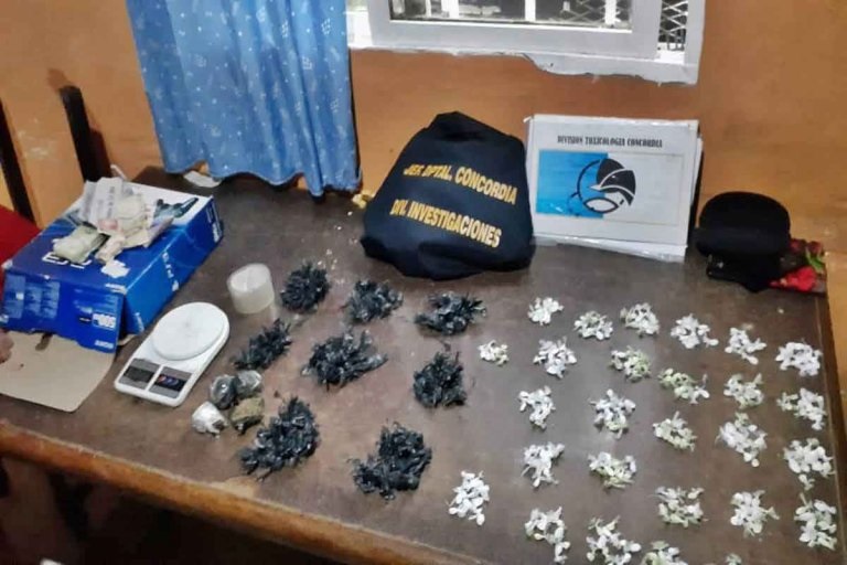 La policía buscaba mercadería robada por «mecheras» en Concordia y terminó encontrando droga