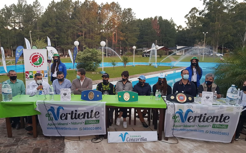 Boxeo: Báscula y voces antes de la velada