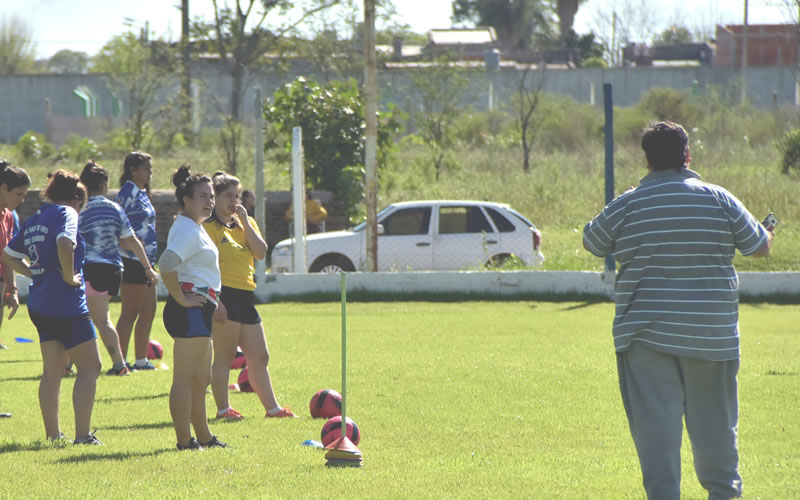 Fútbol: Intenso trabajo para las “Santas”