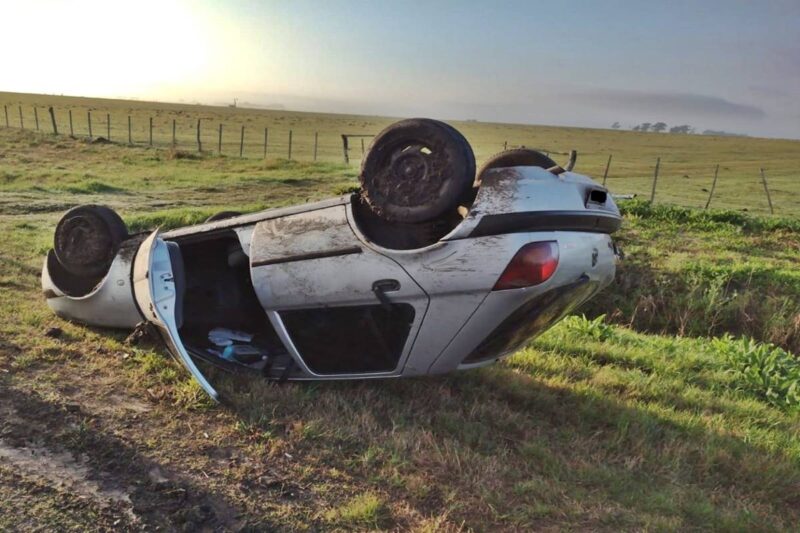 Salieron de Concordia hacia San Salvador pero terminaron volcando en la autovía de la ruta 18