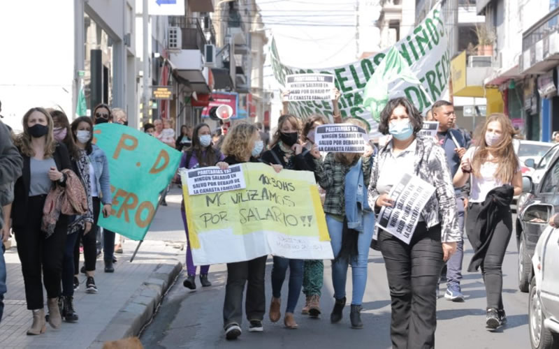 Personal de Salud se movilizó por salarios: “Nos faltan más de 20 mil pesos para equiparar la canasta básica”
