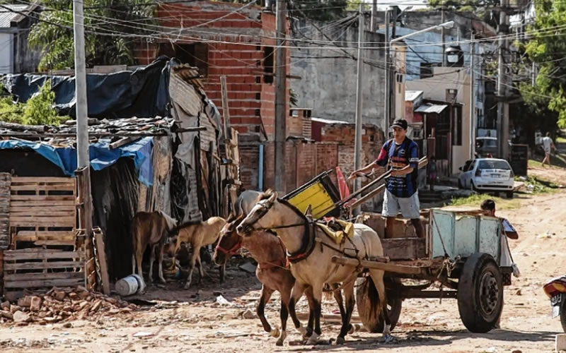 La pobreza en Argentina alcanzó a cuatro de cada diez personas en el primer semestre del 2021