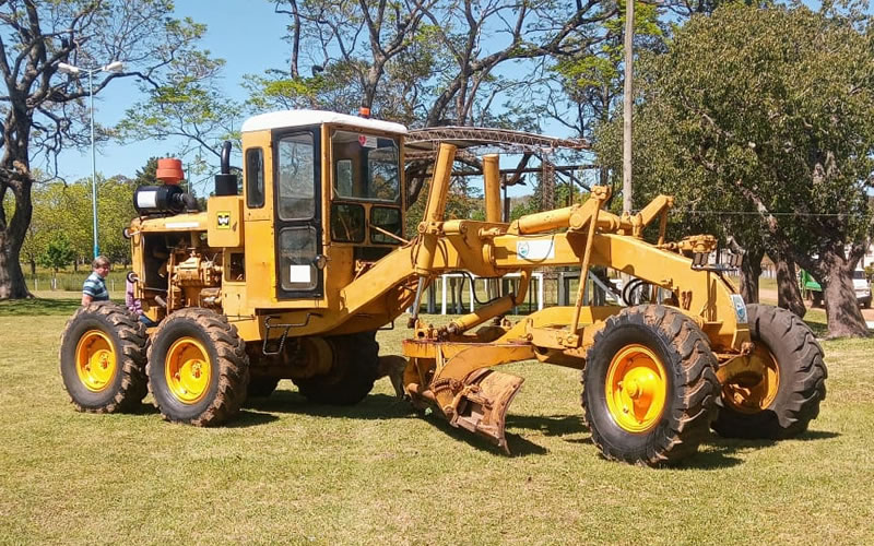 El municipio de Estancia Grande incorpora una máquina motoniveladora con fondos propios