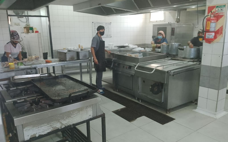 Culminó sustitución de piso y colocación de zócalos sanitarios en el sector de cocina del Hospital Masvernat