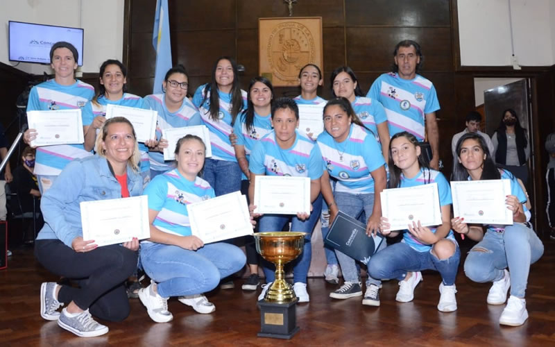 “Las Pekes”: El Concejo Deliberante reconoció las campeonas del fútbol entrerriano