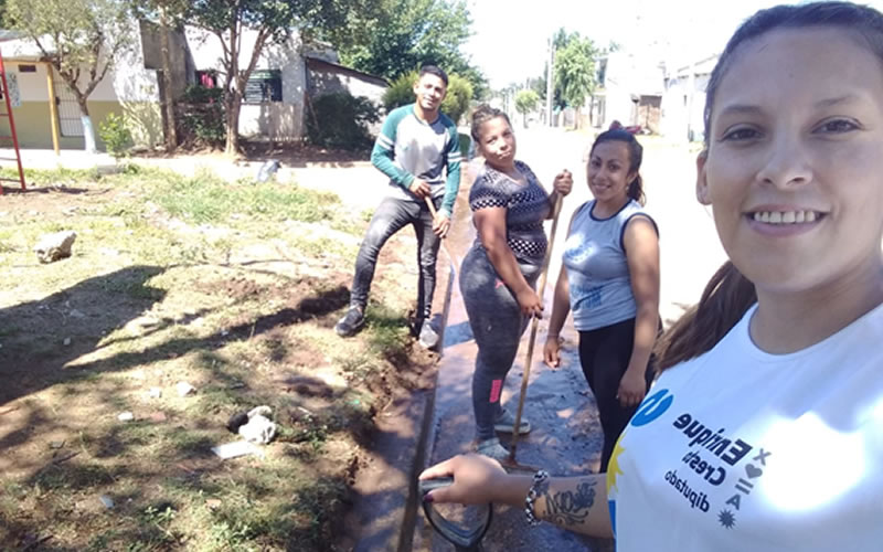 Un grupo de jóvenes se encarga de los cuidados en un barrio popular de Concordia