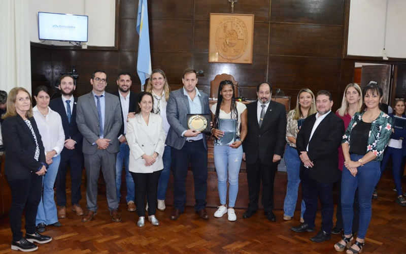 ​El Concejo Deliberante reconoció a la boxeadora concordiense Yanina “La Panterita” Lescano