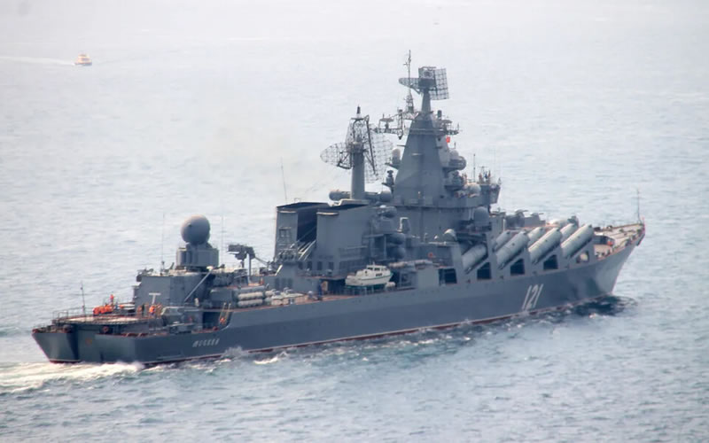 Rusia sufre un duro golpe en la guerra con Ucrania por el hundimiento de su buque insignia en el mar Negro
