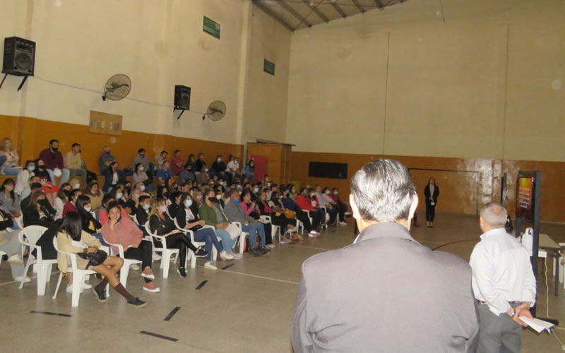 La escuela Comercio 2 implementa un innovador registro de asistencia elaborado por sus alumnos