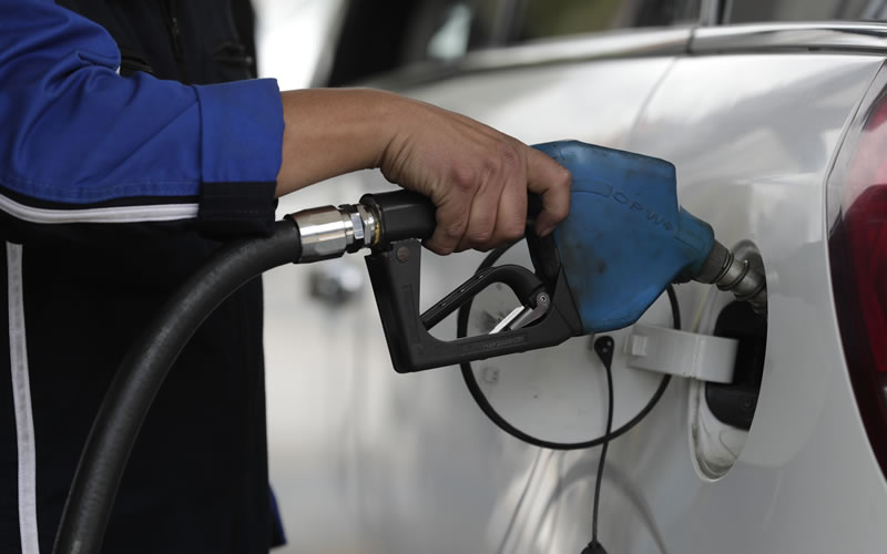 El presidente uruguayo dispuso que los combustibles en Salto y las ciudades fronterizas se vendan a menor precio