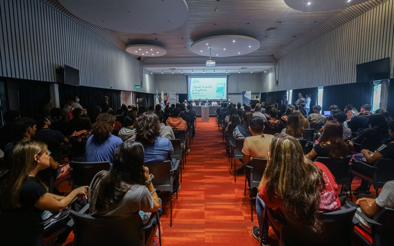 Salto Grande rememoró sus orígenes con una importante charla abierta al público