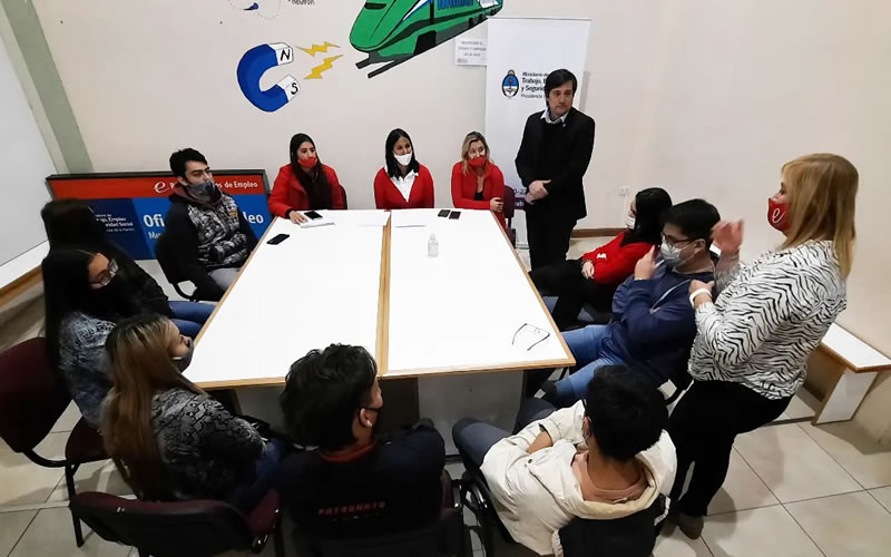 Comercios y empresas suman a nuevos jóvenes a participar de las prácticas laborales