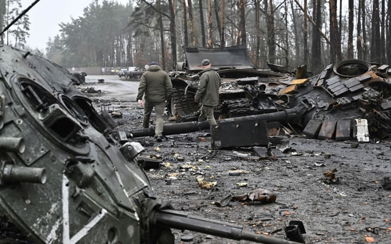 Rusia renueva ataques a fábricas y depósitos de armamento en Ucrania