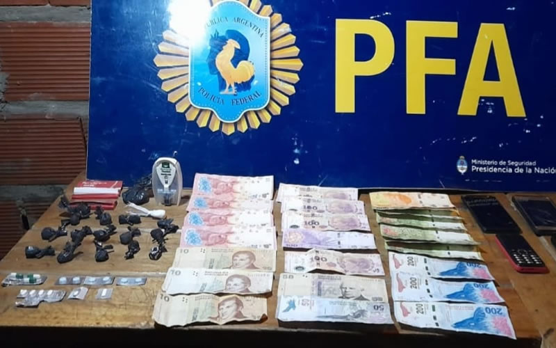 Policia Federal Argentina desarticuló un punto de venta en el barrio Universidad