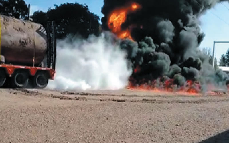 Voraz incendio sufrió una estación de servicios ubicada en la autovía 14