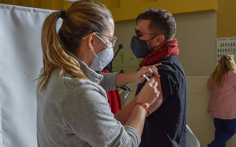 Instan a la población a aplicarse el refuerzo de la vacuna Covid 19