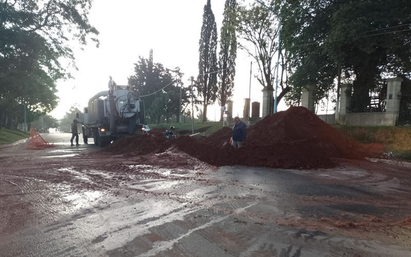 EDOS: Reparación de redes de cloaca en Avda. Salto Uruguayo