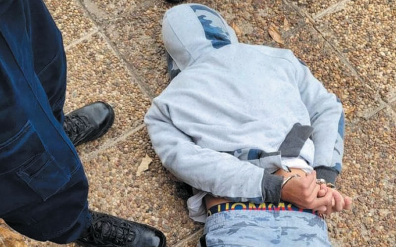 Simulando ser policía intentó robar en la vivienda de una anciana