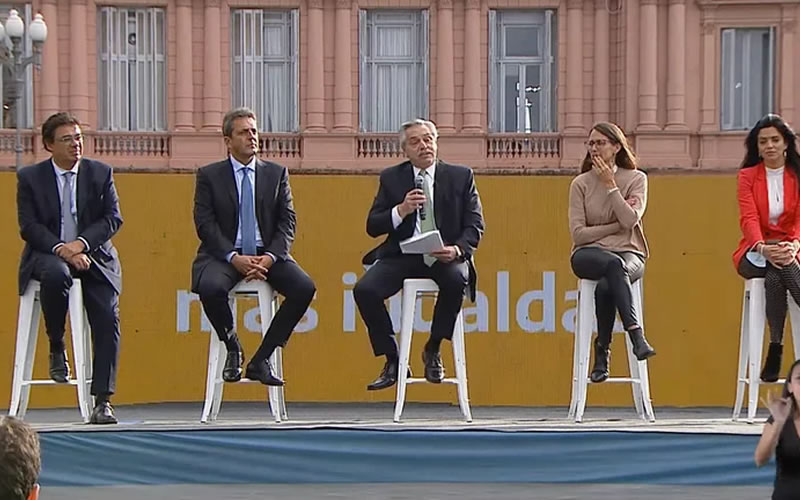 El gobierno presentó un proyecto para extender las licencias de maternidad y paternidad