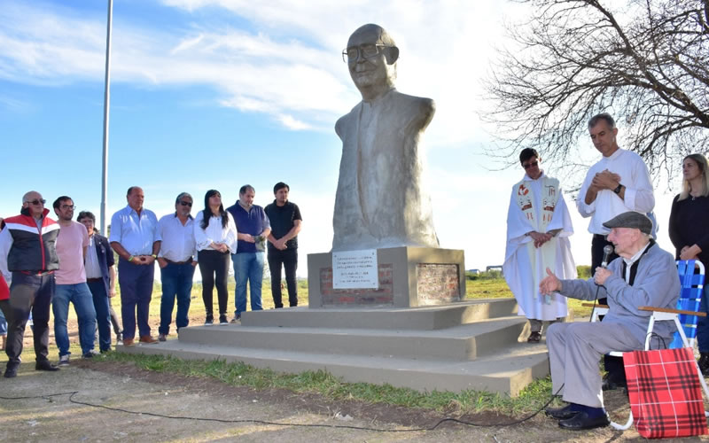 Homenaje permanente al Padre Andrés Servin