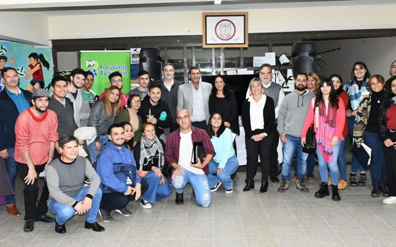 Presupuesto Participativo Estudiantil: Entregaron elementos al Profesorado Superior de Ciencias Sociales