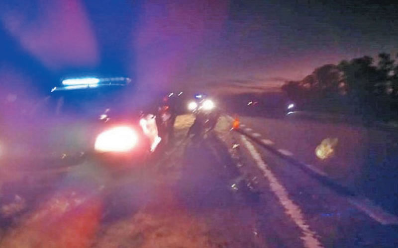 Una camioneta en un paso clandestino habría provocado el accidente de tres motociclistas