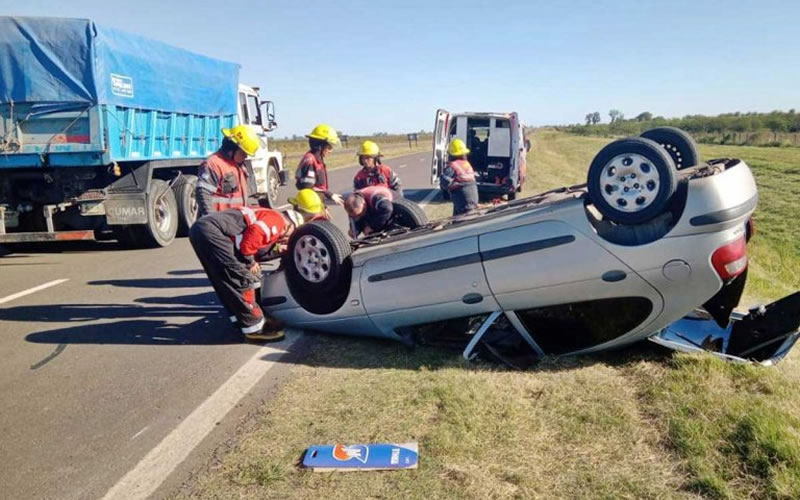 Concordiense denunció que volcó en la ruta 18 por culpa de unos jóvenes que hacían maniobras en moto