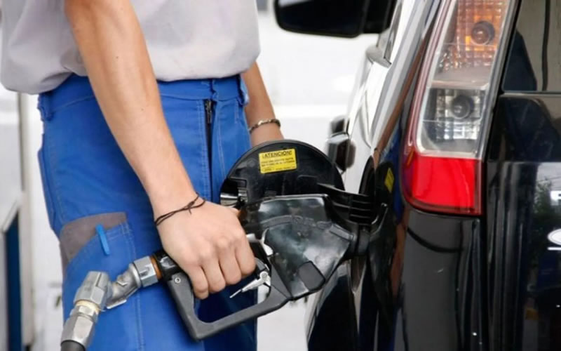 Con un aumento del 11% en combustibles, la nafta Súper ya cuesta 136 pesos en varias estaciones