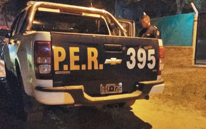 A punta de cuchillo robaron un celular pero fueron detenidos