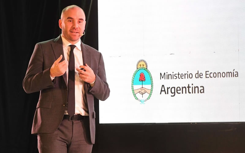 Guzmán rechazó la dolarización ante empresarios: «Abandonar la moneda es reconocer una derrota como Estado-Nación»