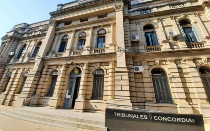 Directivo escolar denunciado por presunto abuso designó defensor y se espera por la cámara Gesell
