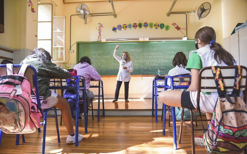 El Consejo Federal de Educación acordó extender la jornada en las escuelas primarias