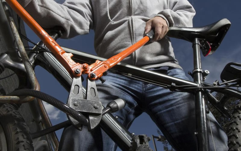 Detenido luego de robar una bicicleta con candado en la vereda