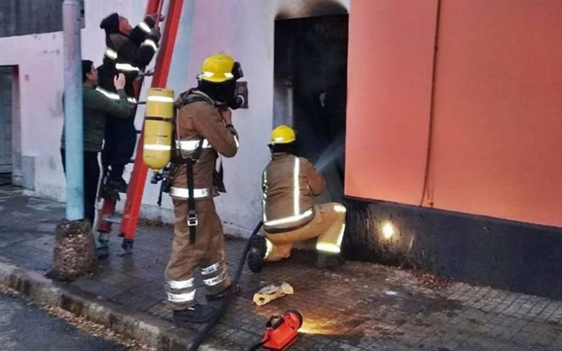 Una joven quedó atrapada y murió al incendiarse su vivienda