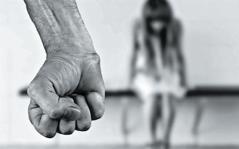 Menor fue detenido tras amenazar a su pareja de 15 años con un hierro