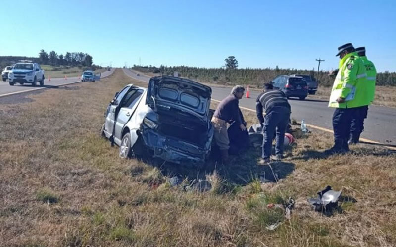 Perdió el control del vehículo y volcó en Autovía Artigas