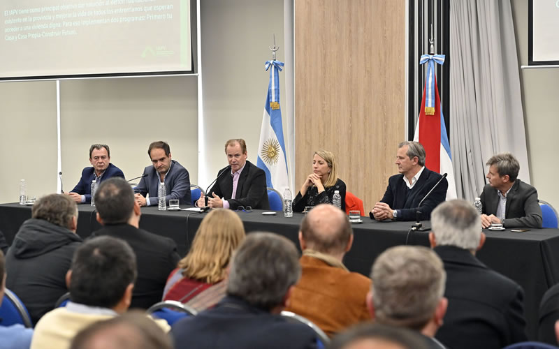 Bordet firmó convenios con Nación para ejecutar más viviendas en Entre Ríos