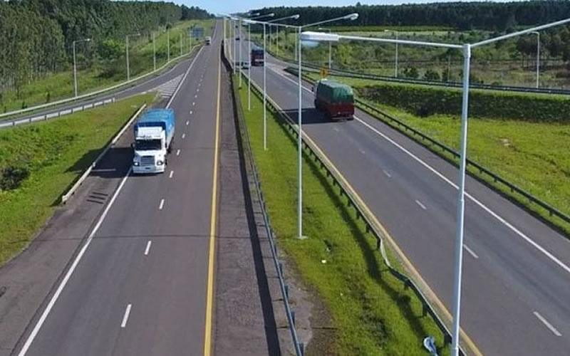 Despiste de un camión de mercadería en la Autovía Artigas