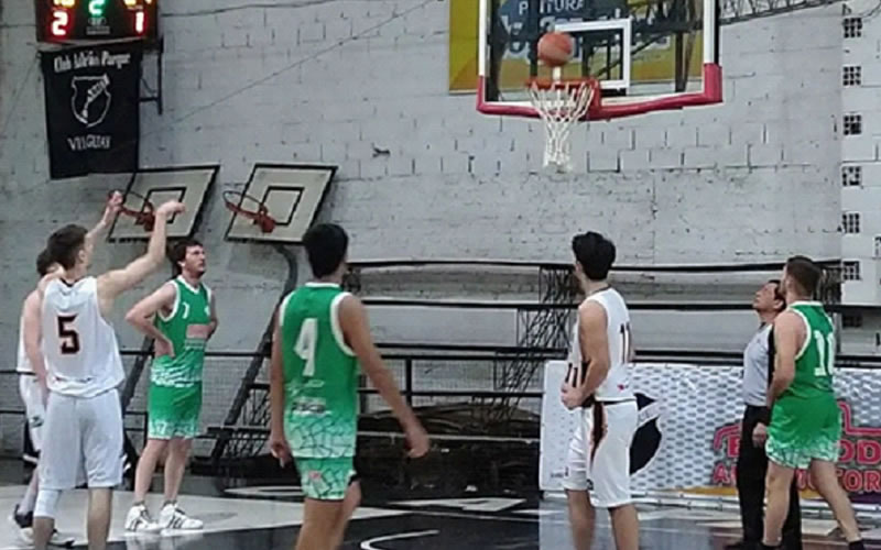 Básquet: Estudiantes recibe a Sarmiento en el Asociativo