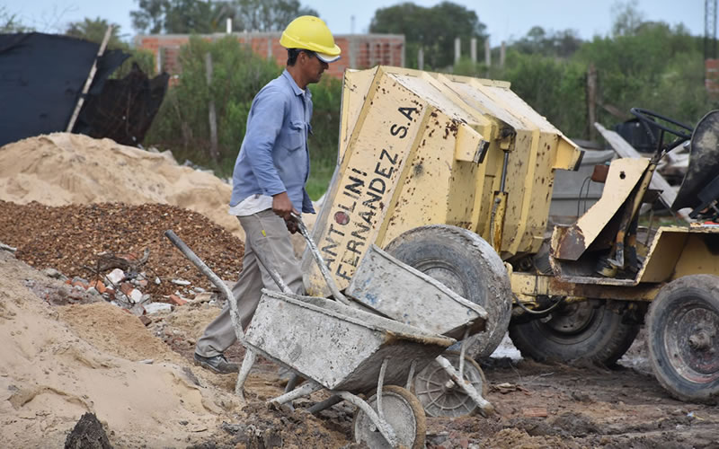 Se ejecutarán obras por «Emergencia Covid-19» en ocho escuelas de cinco departamentos de la provincia