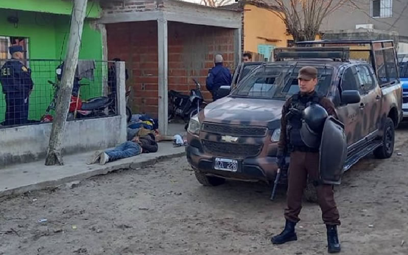 Realizaron tres allanamientos donde se secuestró droga y se detuvieron a tres personas