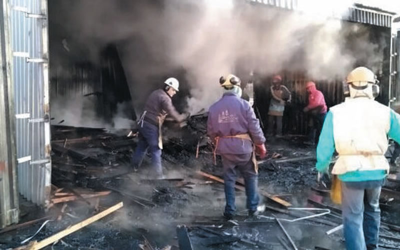 Bomberos debieron combatir un incendio en un aserradero