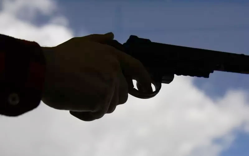 Menor de edad asaltó a una mujer con un arma de fuego