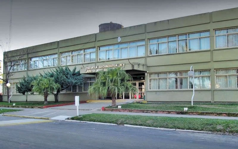 Alumno roció con alcohol a otro estudiante e intentó prenderlo fuego